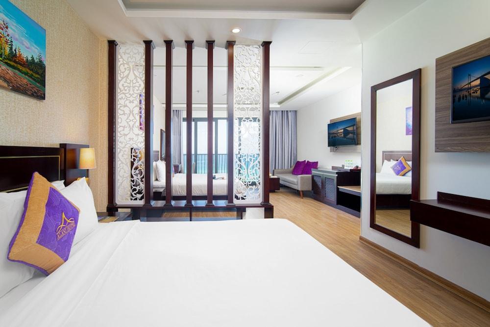 Alani Sea View Hotel 4*